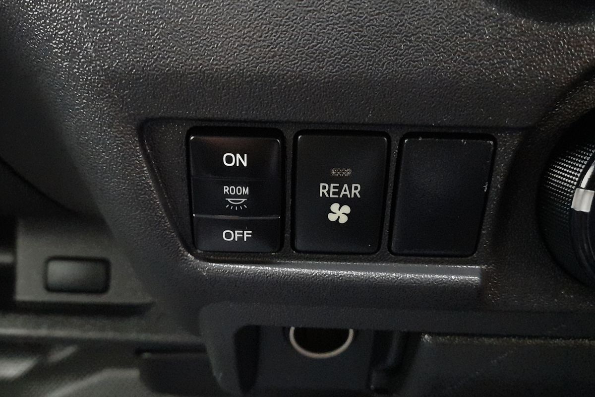 2015 Toyota Hiace Commuter KDH223R ELWB