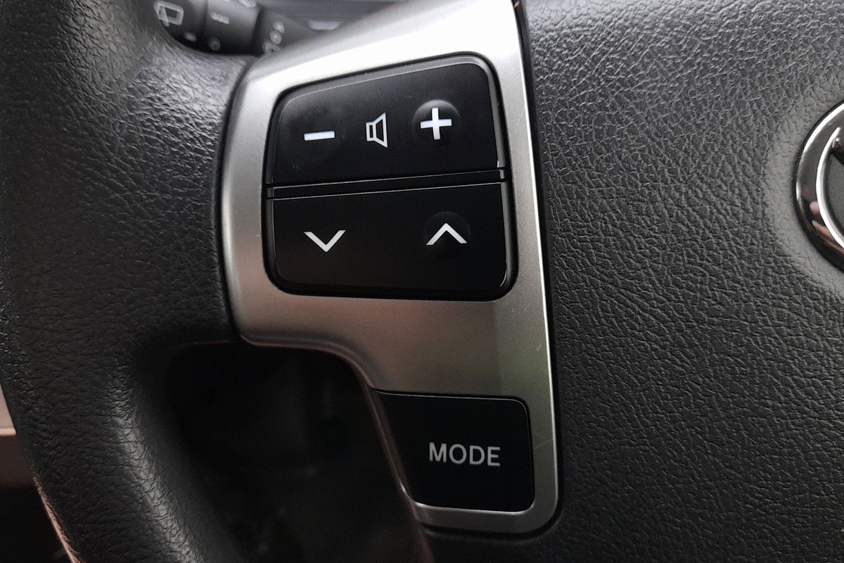 2015 Toyota Hiace Commuter KDH223R ELWB