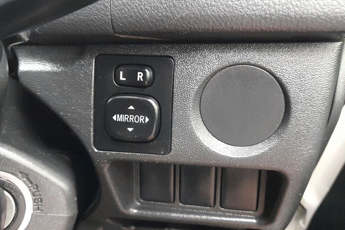 2015 Toyota Hiace Commuter KDH223R ELWB