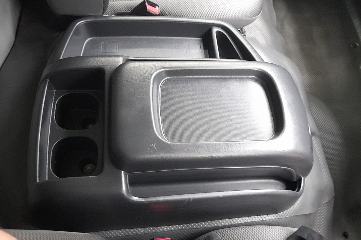 2015 Toyota Hiace Commuter KDH223R ELWB