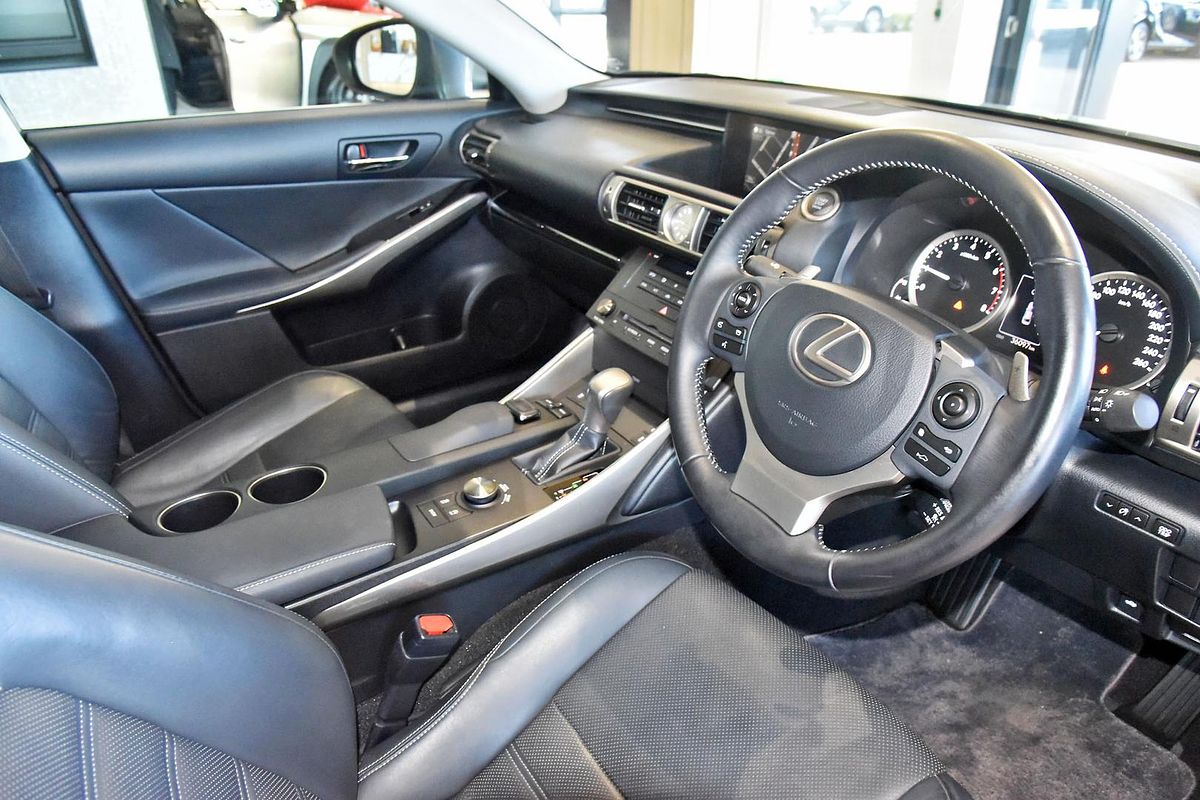 2016 Lexus IS IS200t Luxury ASE30R
