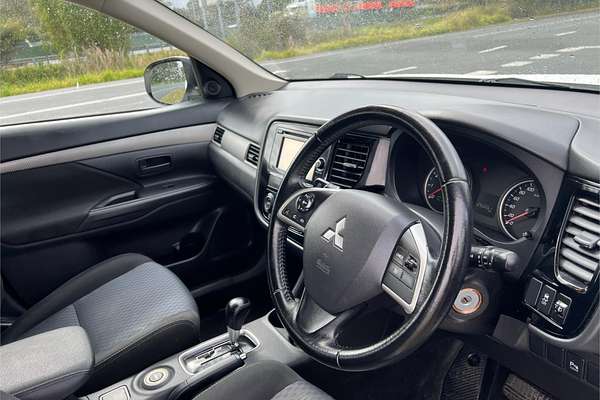 2014 Mitsubishi Outlander ES ZJ