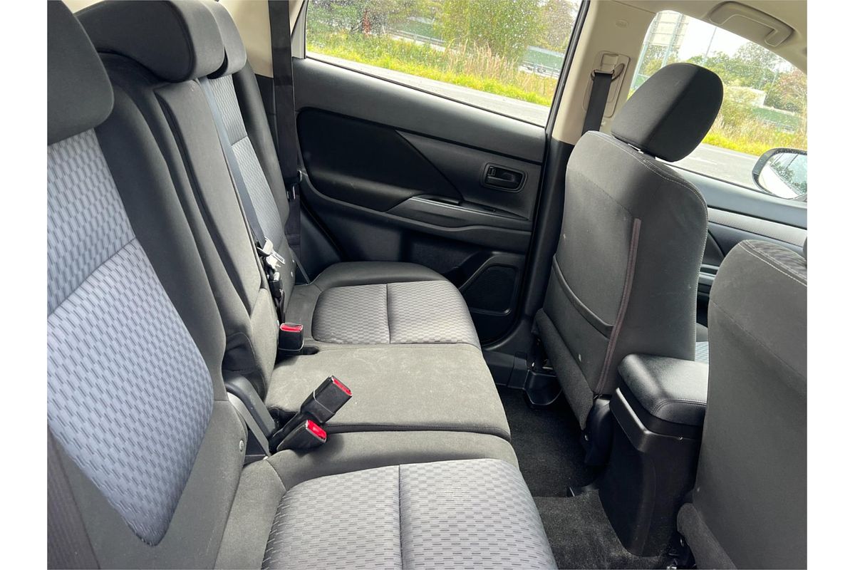 2014 Mitsubishi Outlander ES ZJ