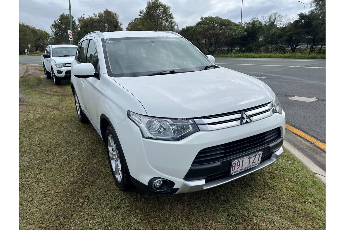 2014 Mitsubishi Outlander ES ZJ
