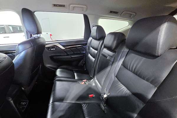 2019 Mitsubishi Pajero Sport Black Edition QE