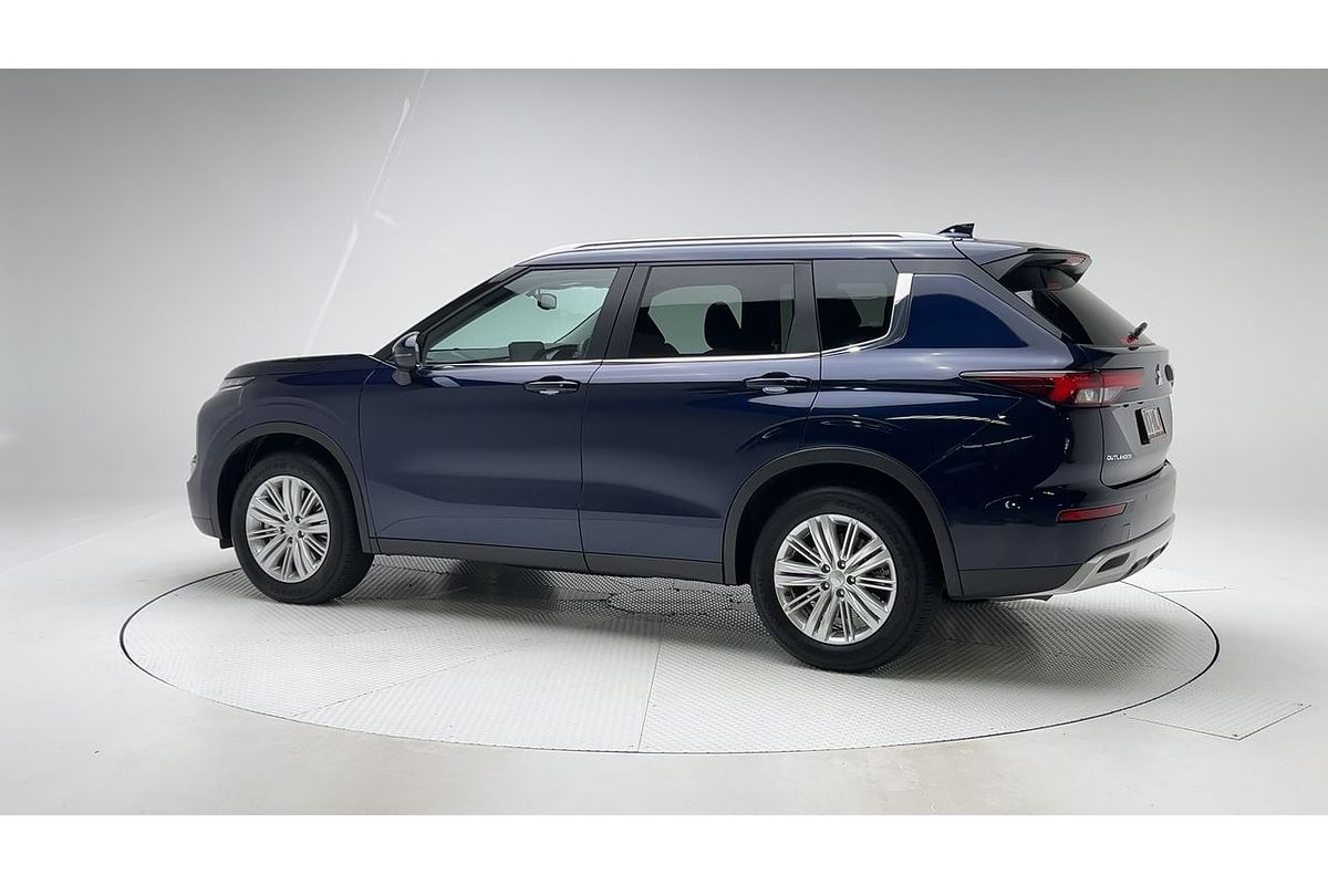2024 Mitsubishi Outlander LS ZM