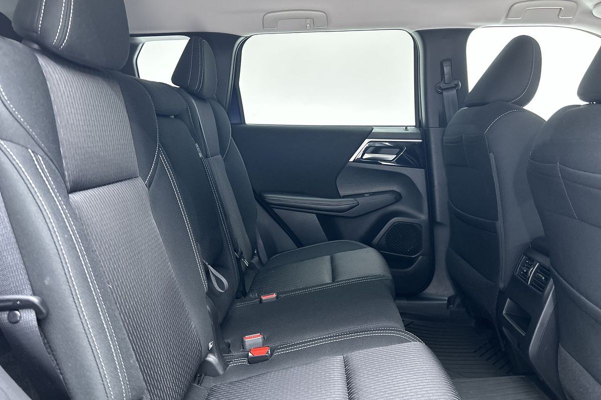2024 Mitsubishi Outlander LS ZM