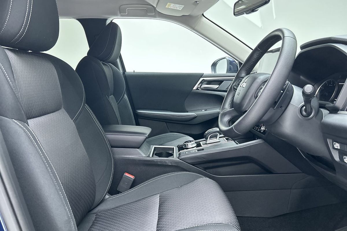 2024 Mitsubishi Outlander LS ZM