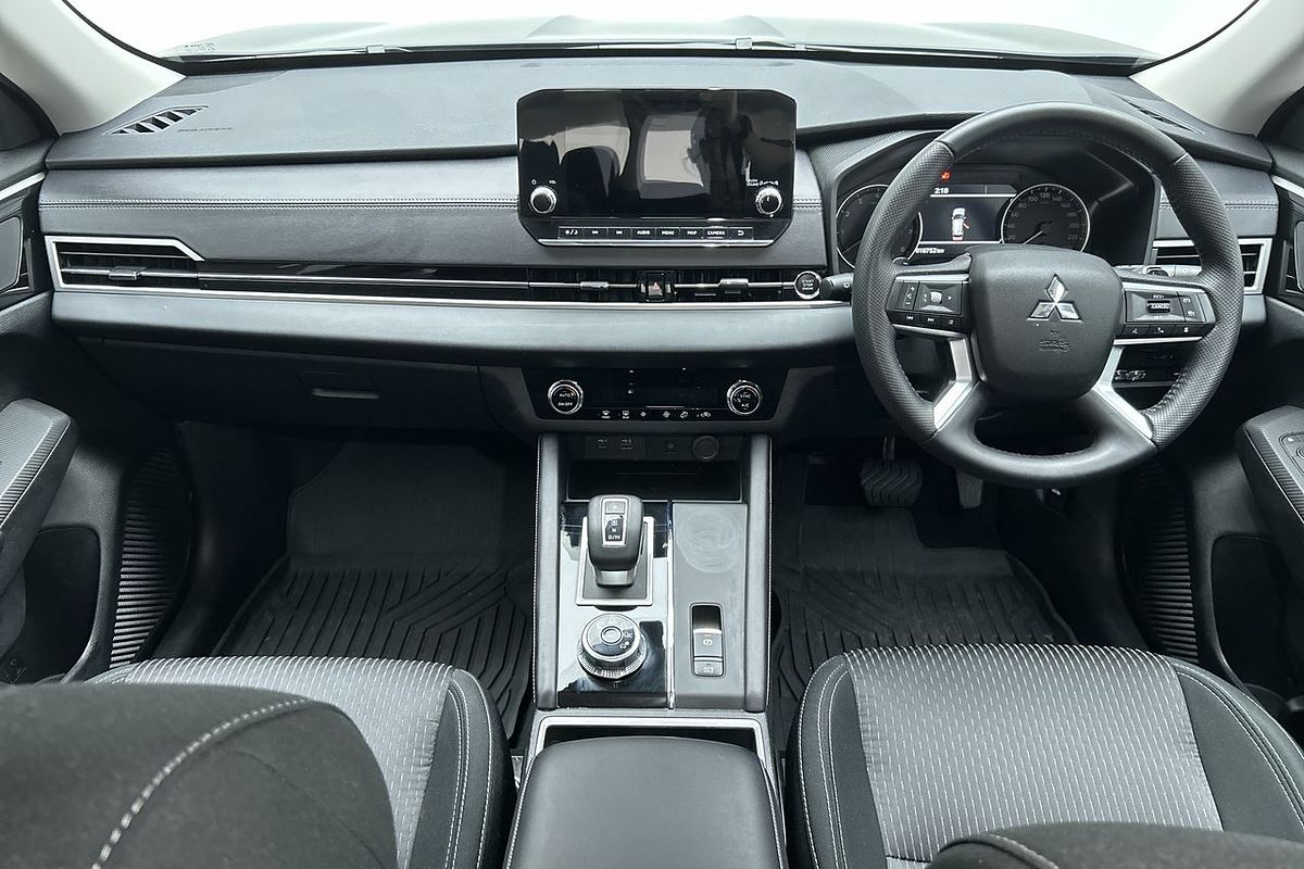 2024 Mitsubishi Outlander LS ZM