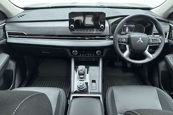 2024 Mitsubishi Outlander LS ZM