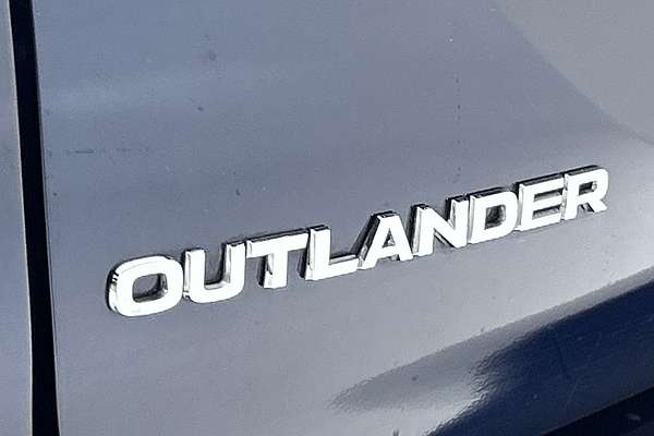 2024 Mitsubishi Outlander LS ZM