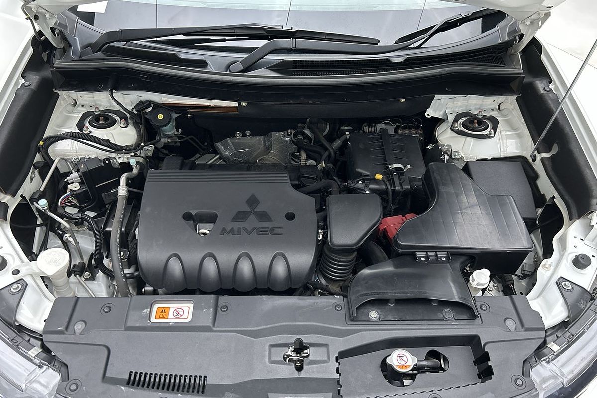 2016 Mitsubishi Outlander LS Safety Pack ZK
