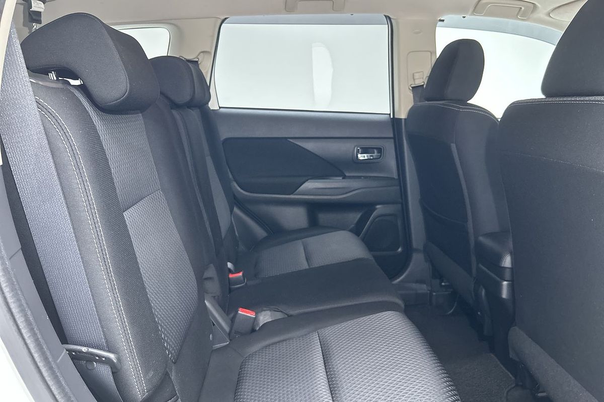 2016 Mitsubishi Outlander LS Safety Pack ZK
