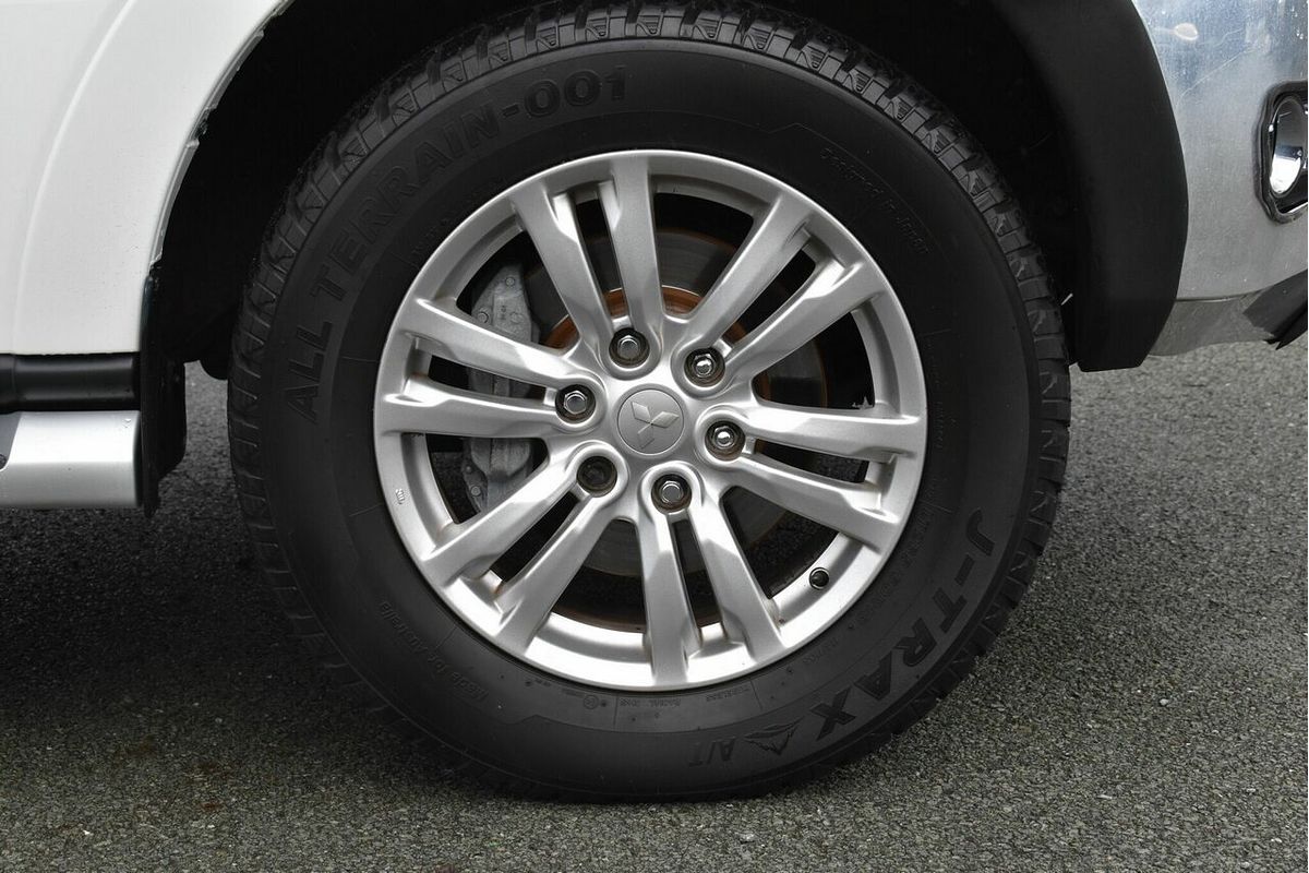2015 Mitsubishi Pajero GLS NX