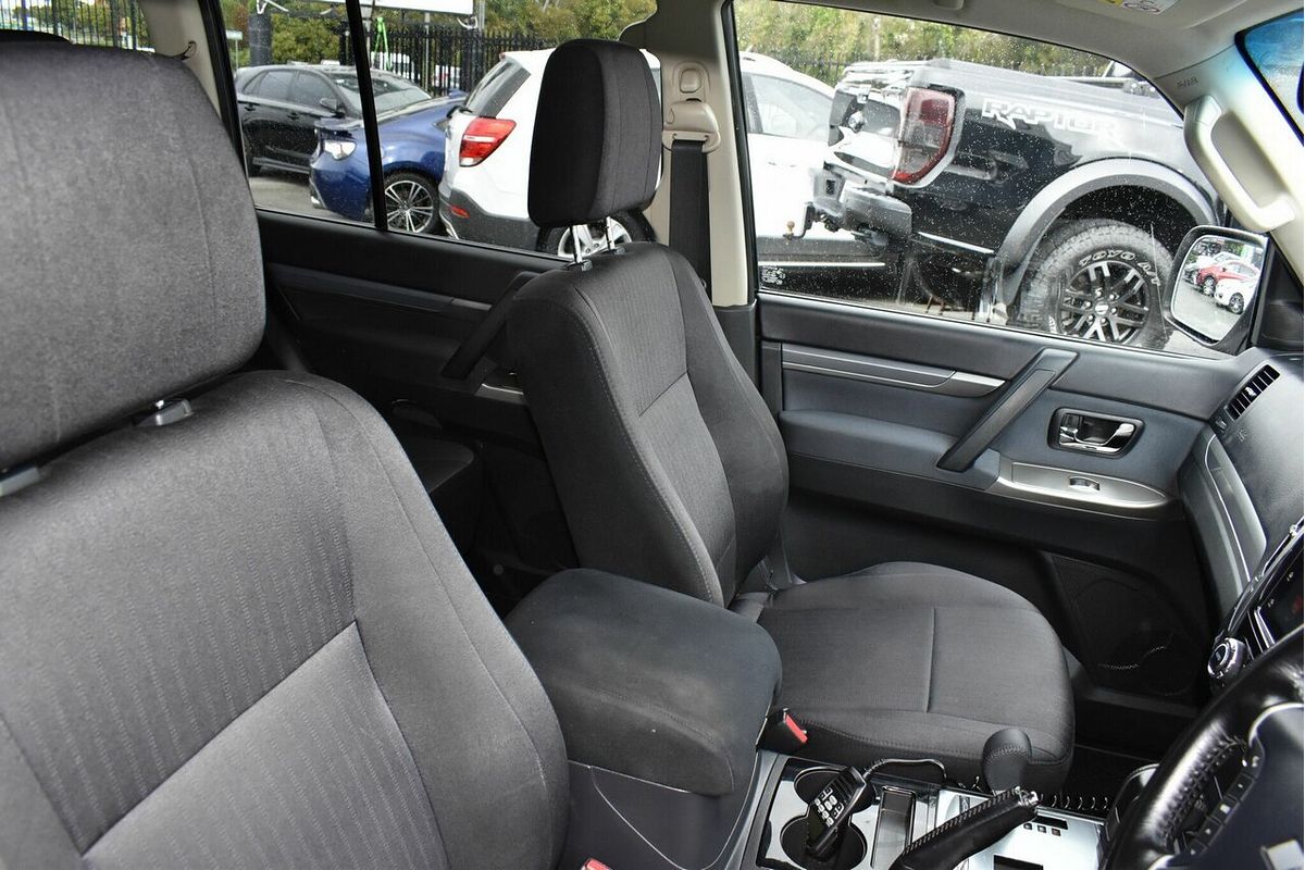 2015 Mitsubishi Pajero GLS NX