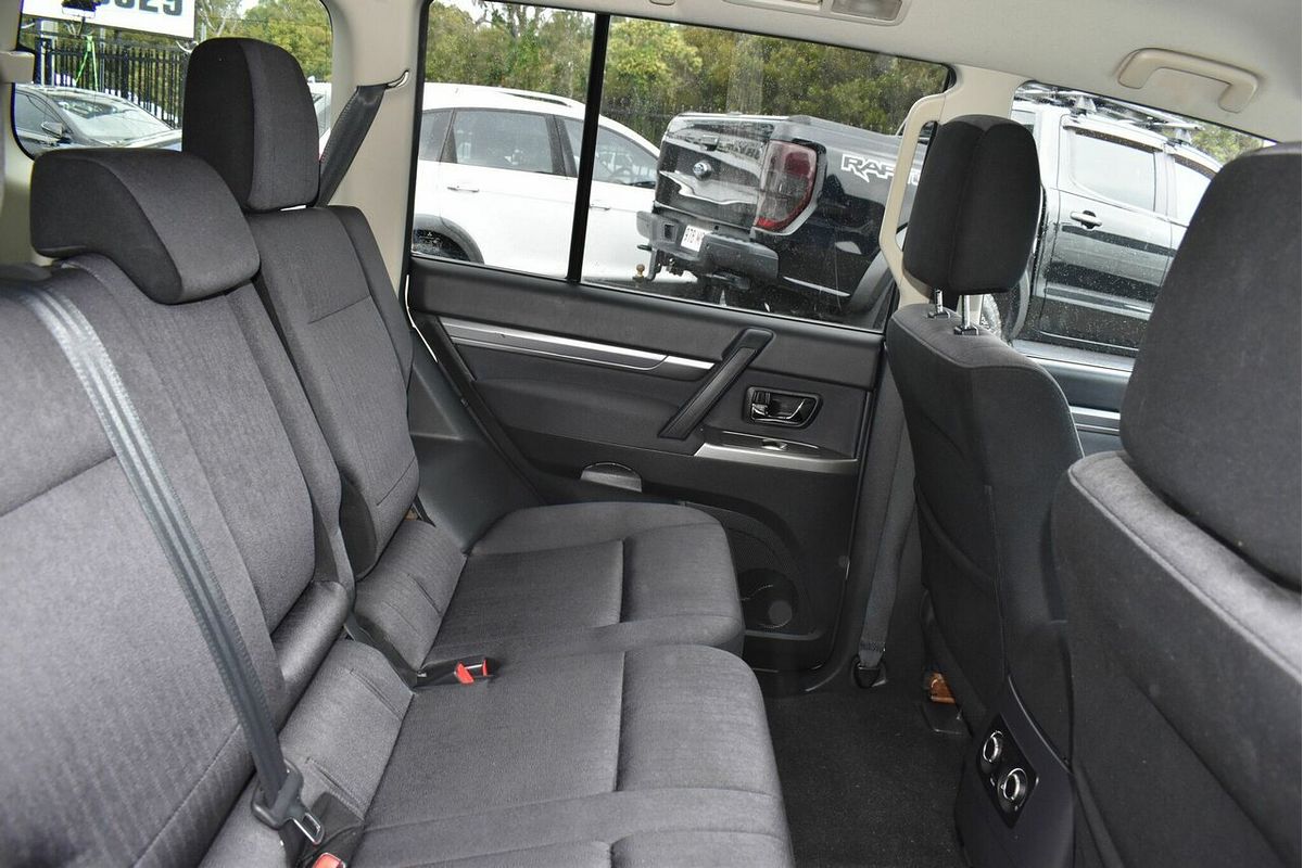 2015 Mitsubishi Pajero GLS NX