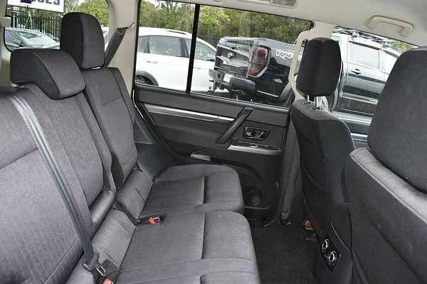 2015 Mitsubishi Pajero GLS NX