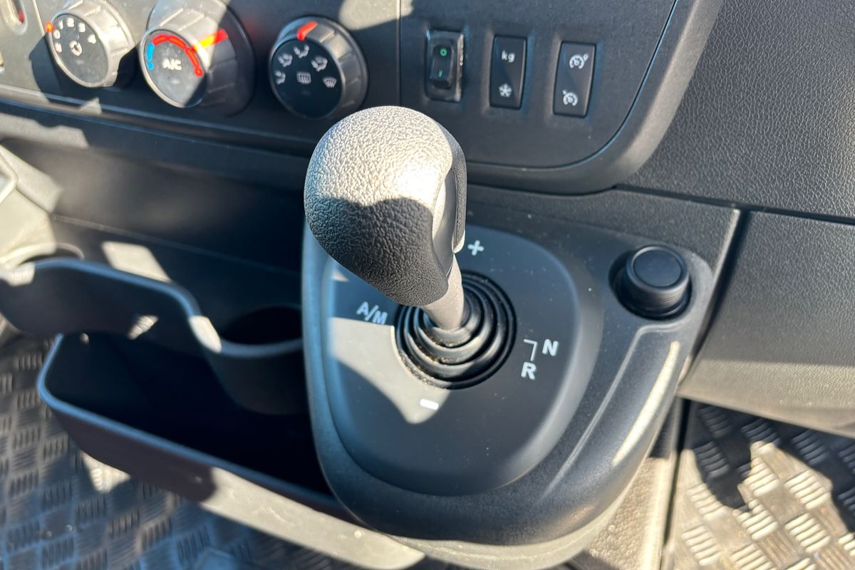 2019 Renault Master X62 LWB Mid Roof