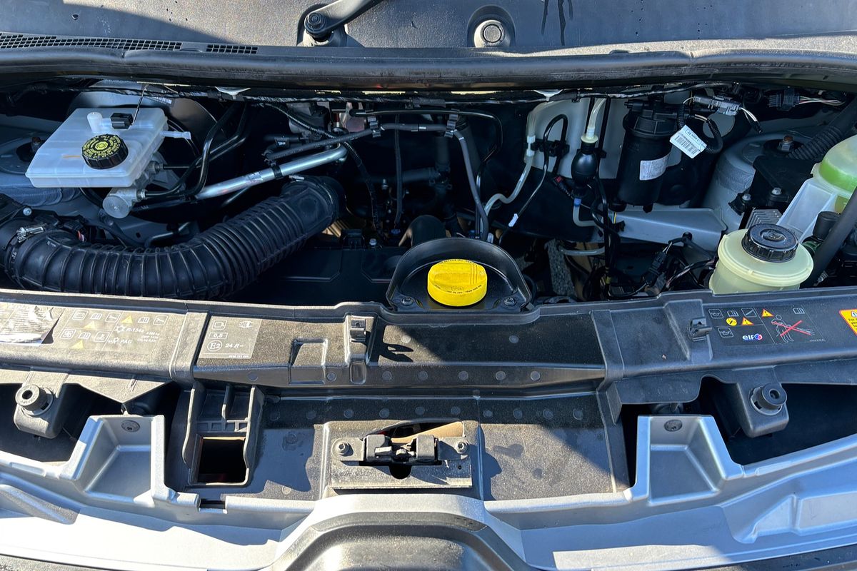 2019 Renault Master X62 LWB Mid Roof