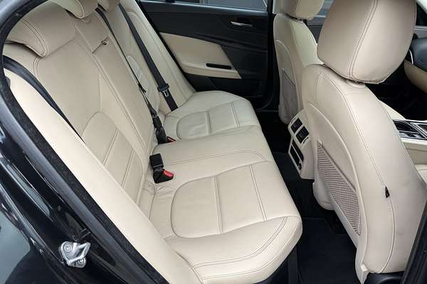 2015 Jaguar XE 25t Prestige X760