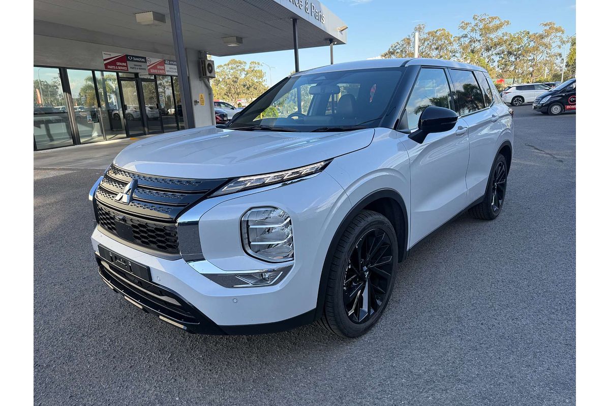 2023 Mitsubishi Outlander LS Black Edition ZM