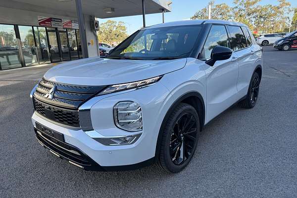 2023 Mitsubishi Outlander LS Black Edition ZM