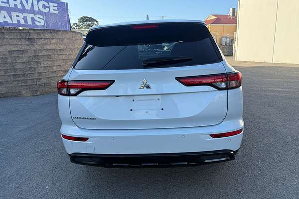 2023 Mitsubishi Outlander LS Black Edition ZM