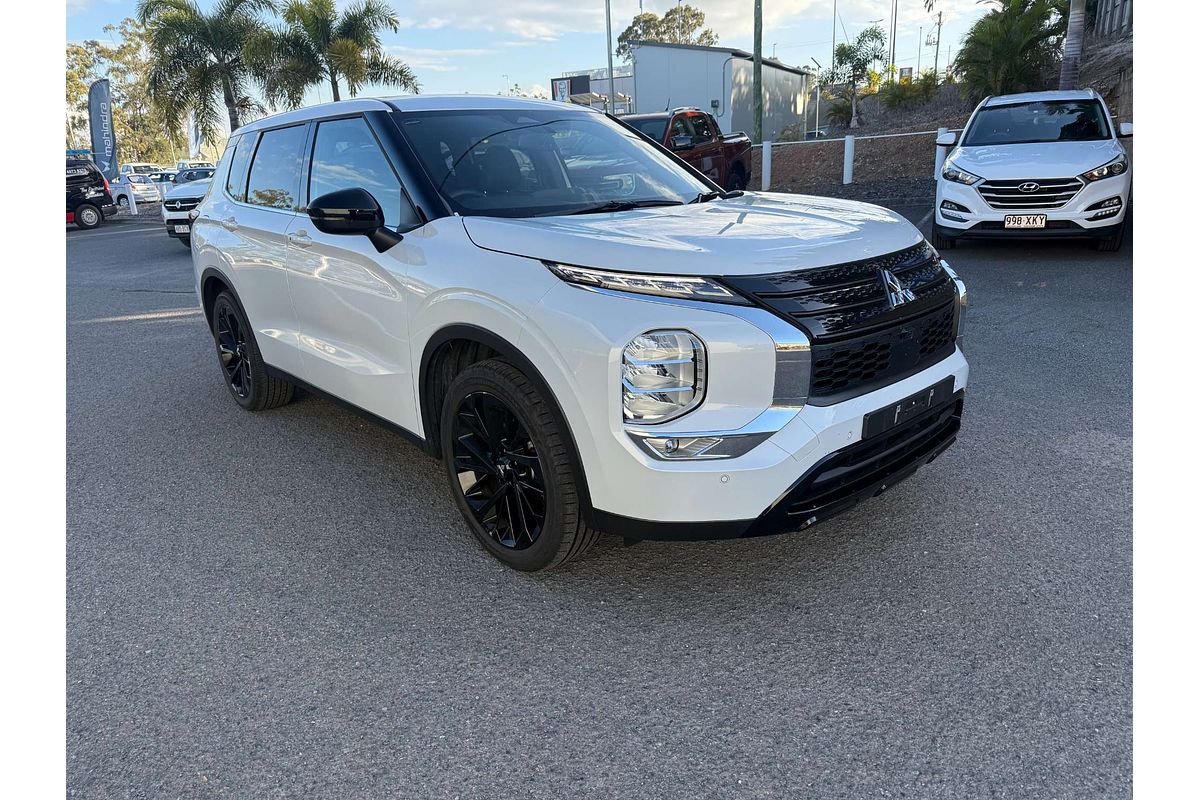2023 Mitsubishi Outlander LS Black Edition ZM
