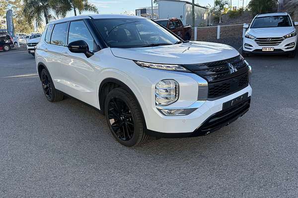 2023 Mitsubishi Outlander LS Black Edition ZM