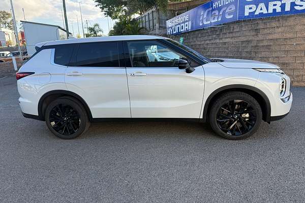 2023 Mitsubishi Outlander LS Black Edition ZM