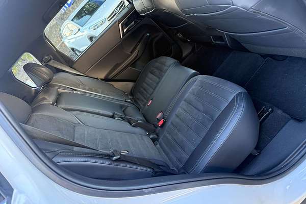 2023 Mitsubishi Outlander LS Black Edition ZM