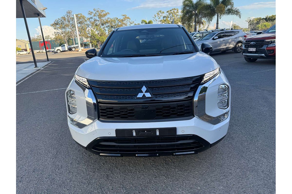 2023 Mitsubishi Outlander LS Black Edition ZM