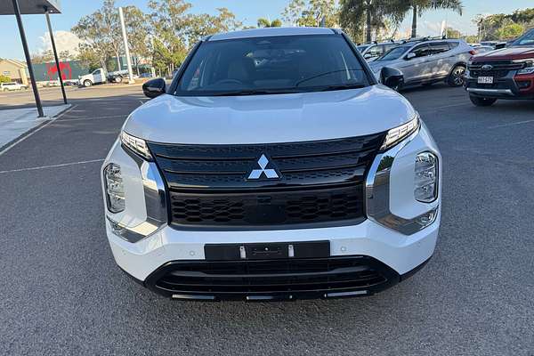 2023 Mitsubishi Outlander LS Black Edition ZM