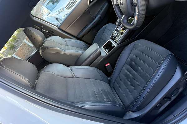 2023 Mitsubishi Outlander LS Black Edition ZM