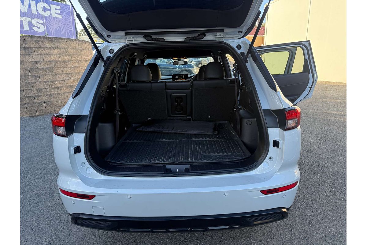 2023 Mitsubishi Outlander LS Black Edition ZM