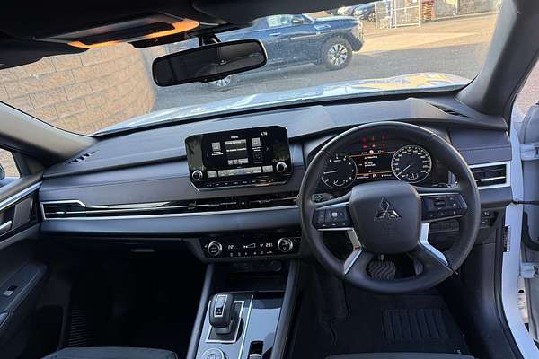 2023 Mitsubishi Outlander LS Black Edition ZM