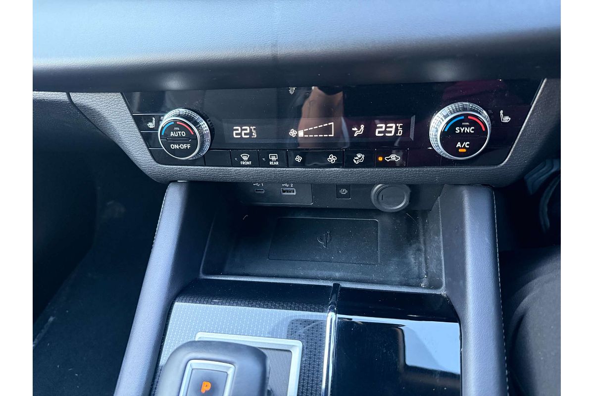 2023 Mitsubishi Outlander LS Black Edition ZM