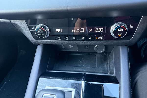 2023 Mitsubishi Outlander LS Black Edition ZM