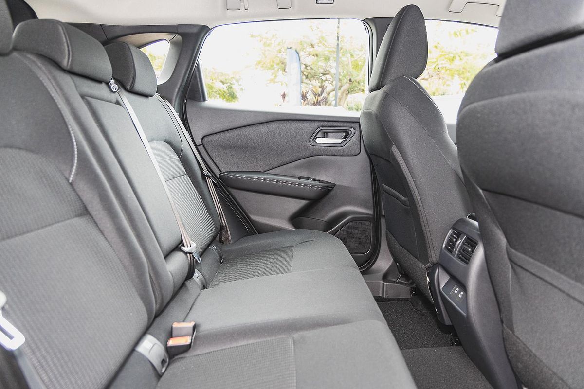 2025 Nissan QASHQAI ST J12