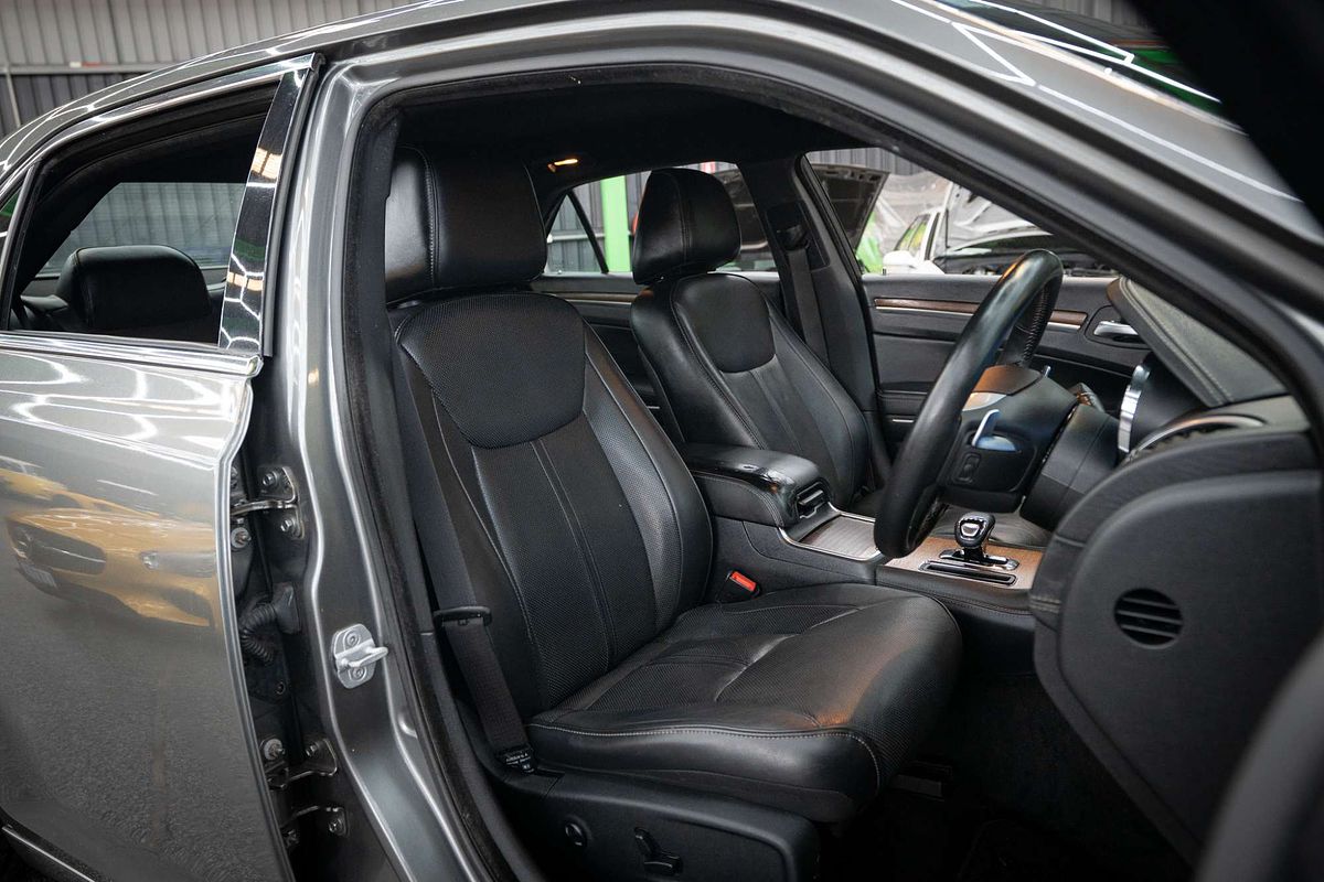 2012 Chrysler 300 C Luxury LX
