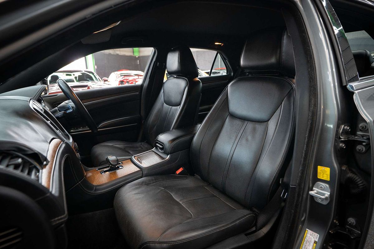 2012 Chrysler 300 C Luxury LX