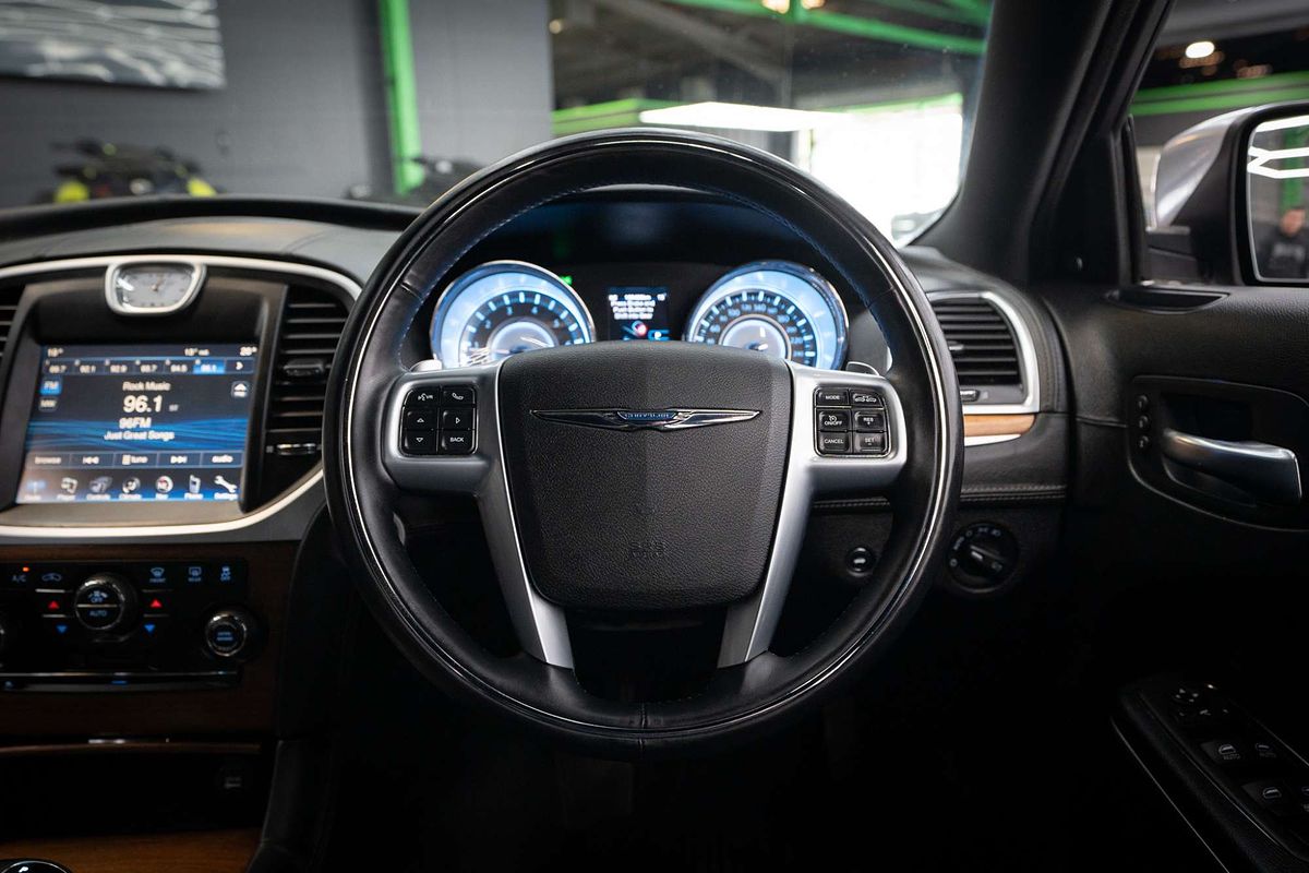 2012 Chrysler 300 C Luxury LX