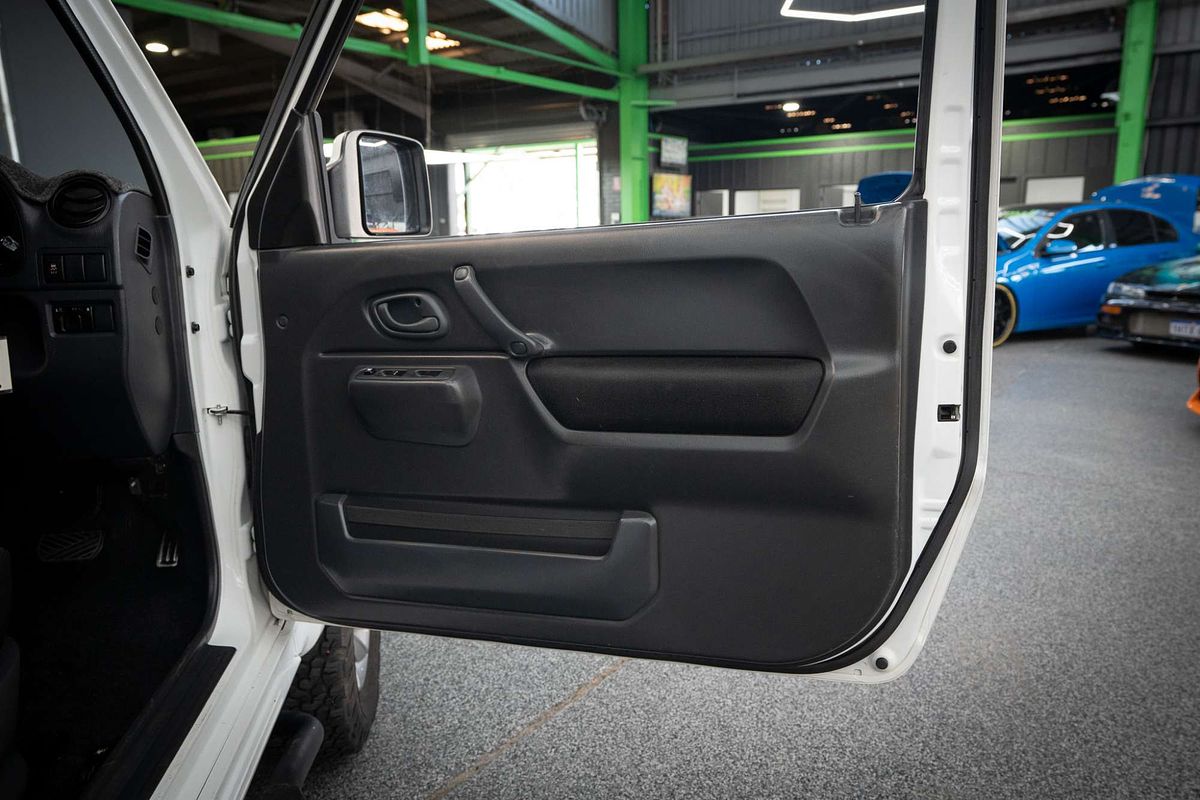2018 Suzuki Jimny Sierra SN413 T6