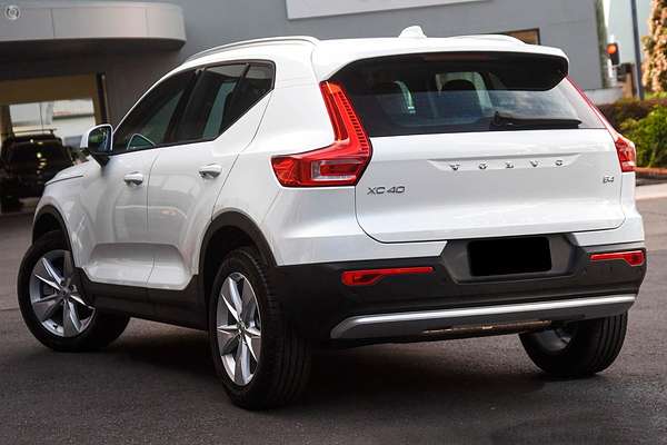 2025 Volvo XC40 Plus B4
