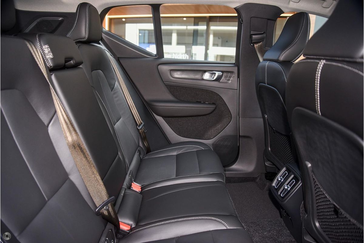 2025 Volvo XC40 Plus B4