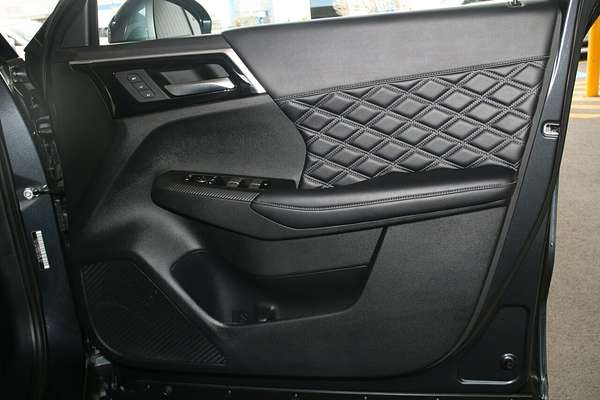 2024 Mitsubishi Outlander Exceed ZM