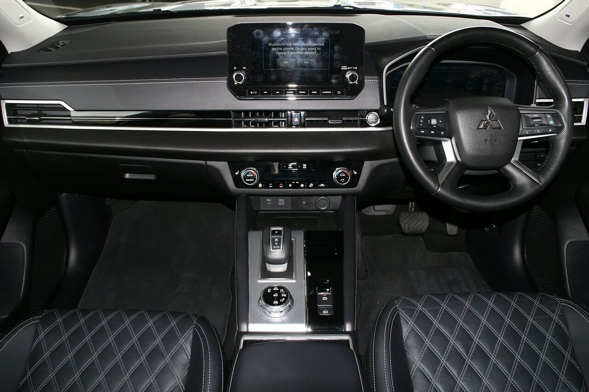 2024 Mitsubishi Outlander Exceed ZM