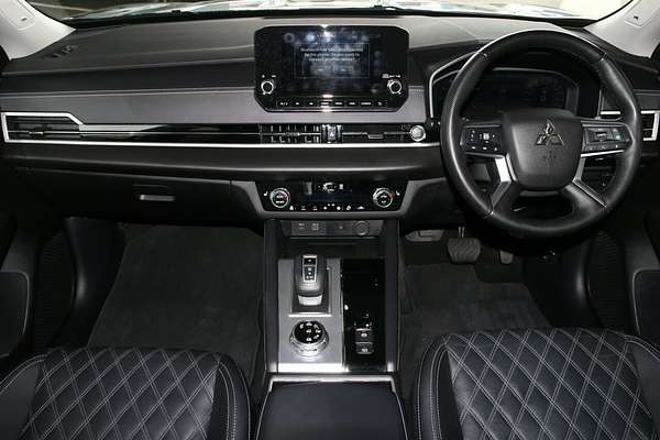 2024 Mitsubishi Outlander Exceed ZM