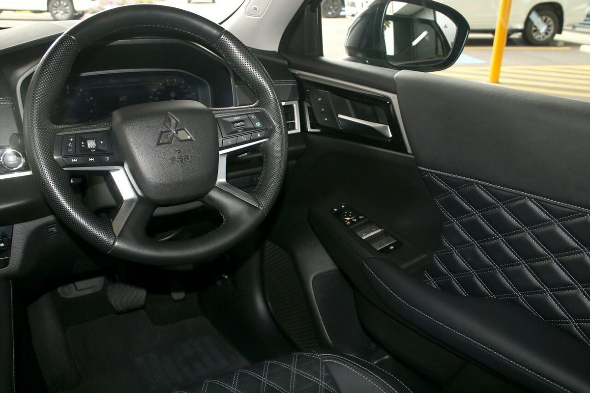 2024 Mitsubishi Outlander Exceed ZM