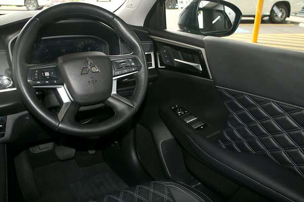 2024 Mitsubishi Outlander Exceed ZM